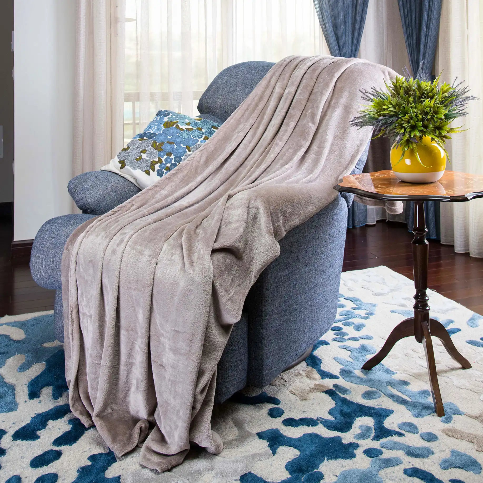 Microfiber Blanket (130 cm x 180 cm )