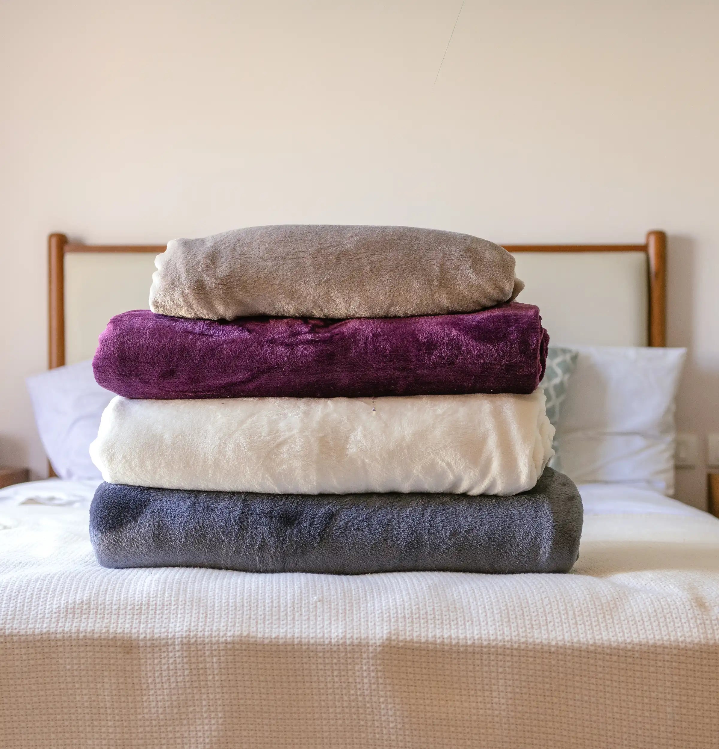 Microfiber Blanket (130 cm x 180 cm )